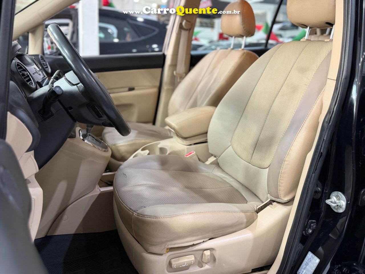 KIA CARENS 2.0 EX 16V 2011 - Loja