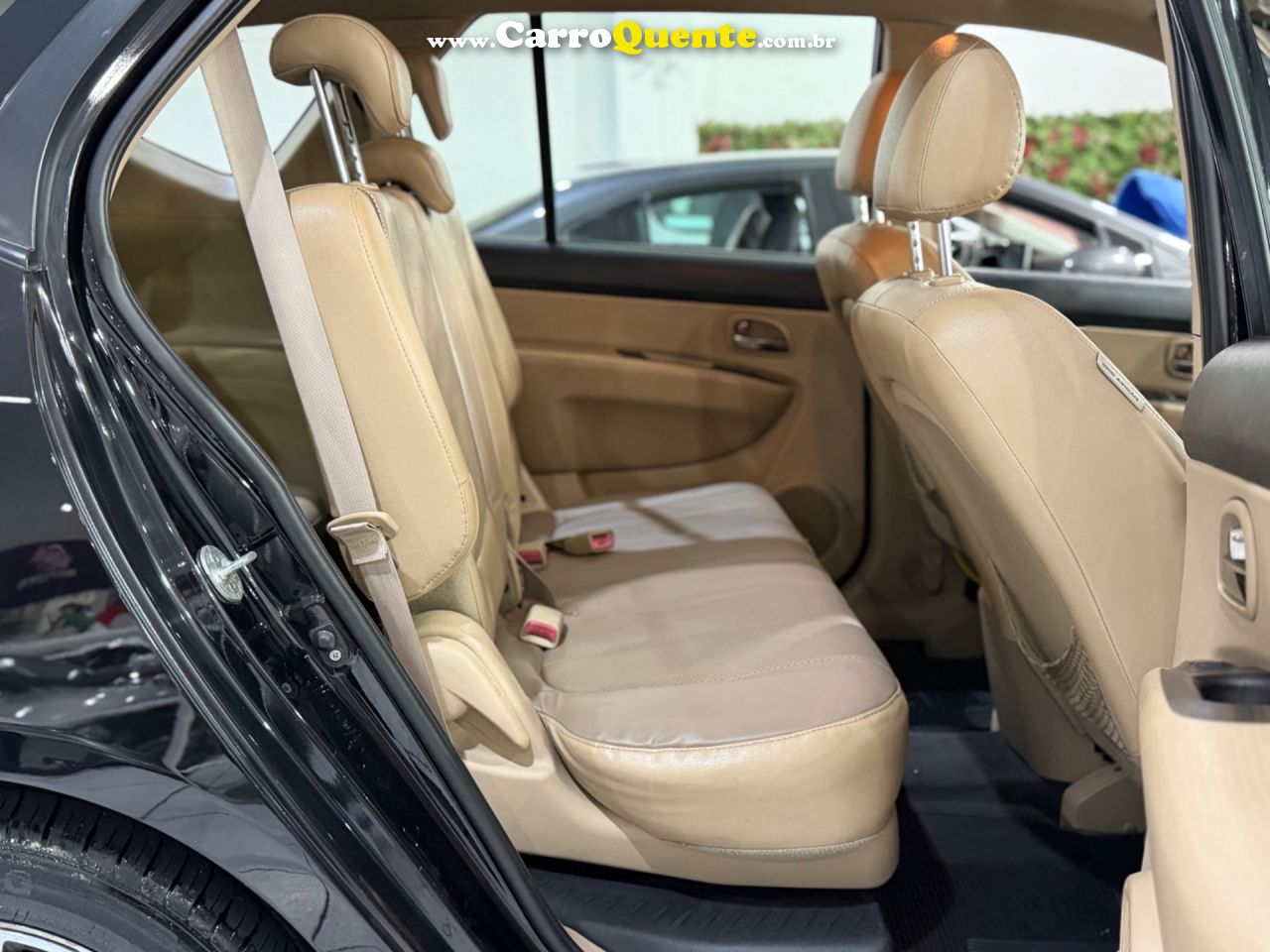 KIA CARENS 2.0 EX 16V 2011 - Loja