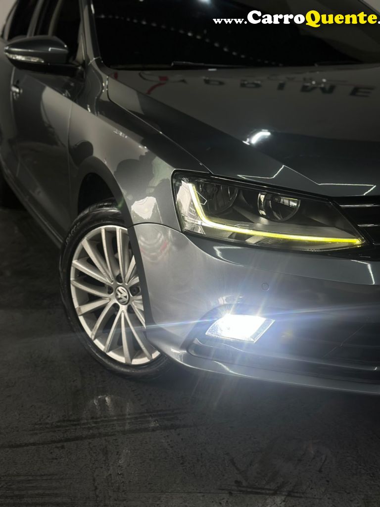 VOLKSWAGEN   JETTA COMFORTLINE 1.4 TSI 16V 4P AUT.   CINZA 2017 1.4 GASOLINA - Loja