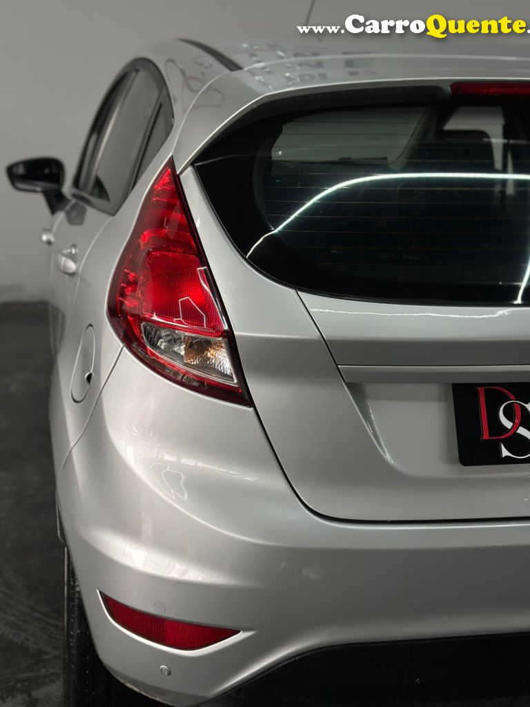 FORD   FIESTA 1.5 16V FLEX MEC. 5P   PRATA 2015 1.5 FLEX - Loja