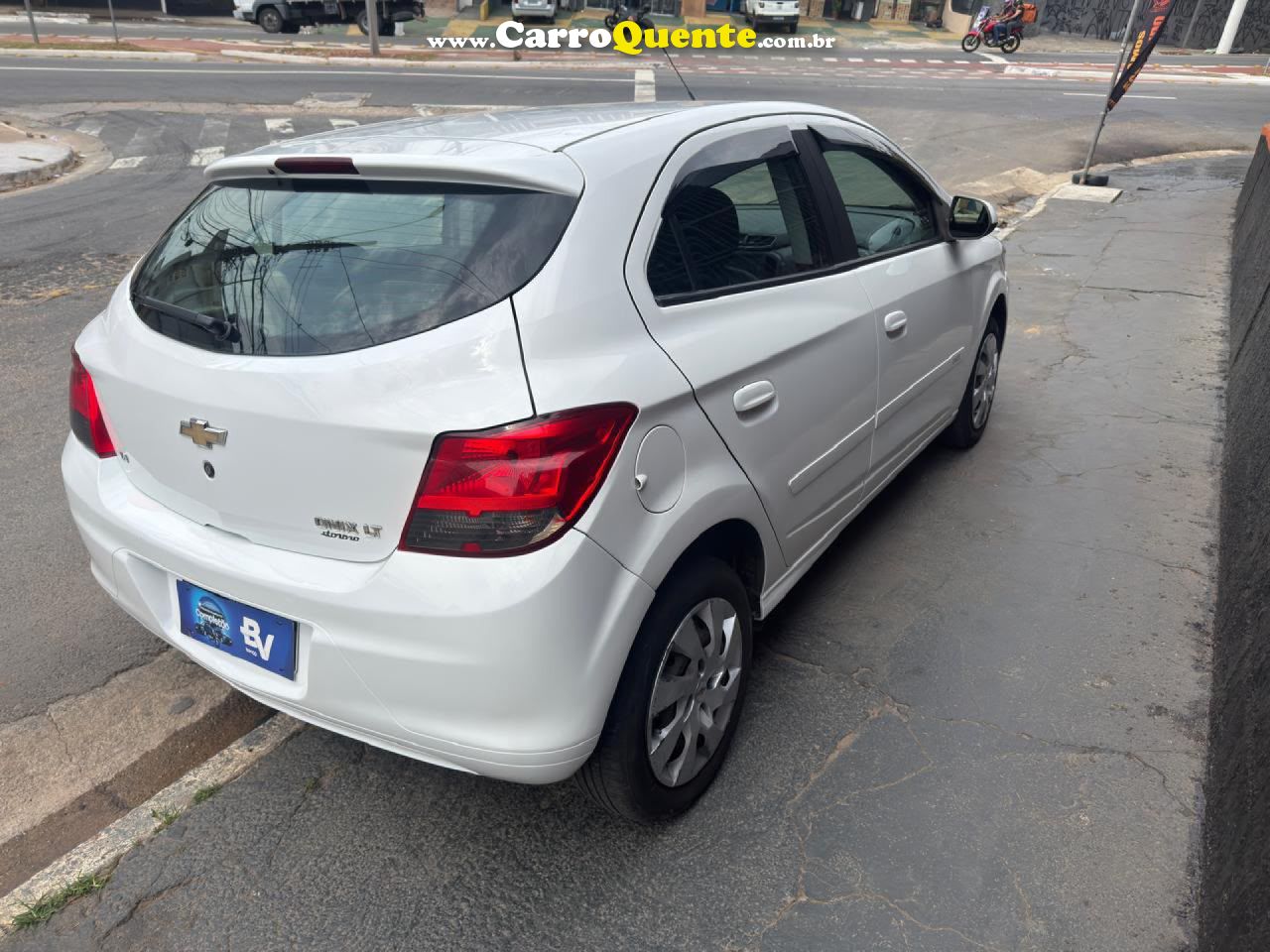 CHEVROLET   ONIX HATCH LT 1.4 8V FLEXPOWER 5P MEC.   BRANCO 2016 1.4 FLEX - Loja