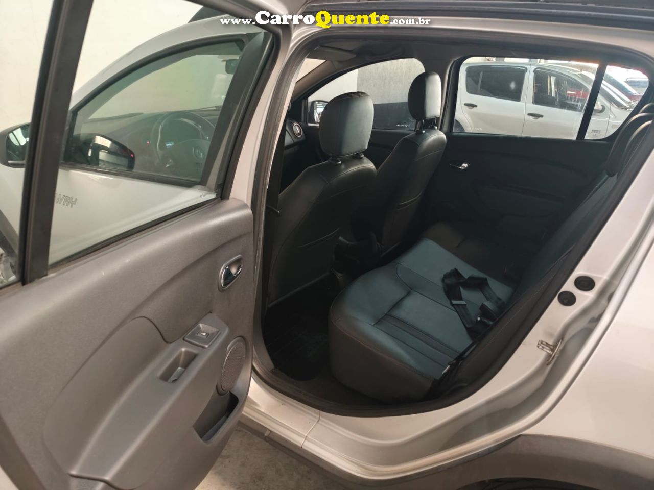 RENAULT   SANDERO STEPWAY HI-POWER 1.6 8V 5P   PRATA 2015 1.6 GASOLINA - Loja