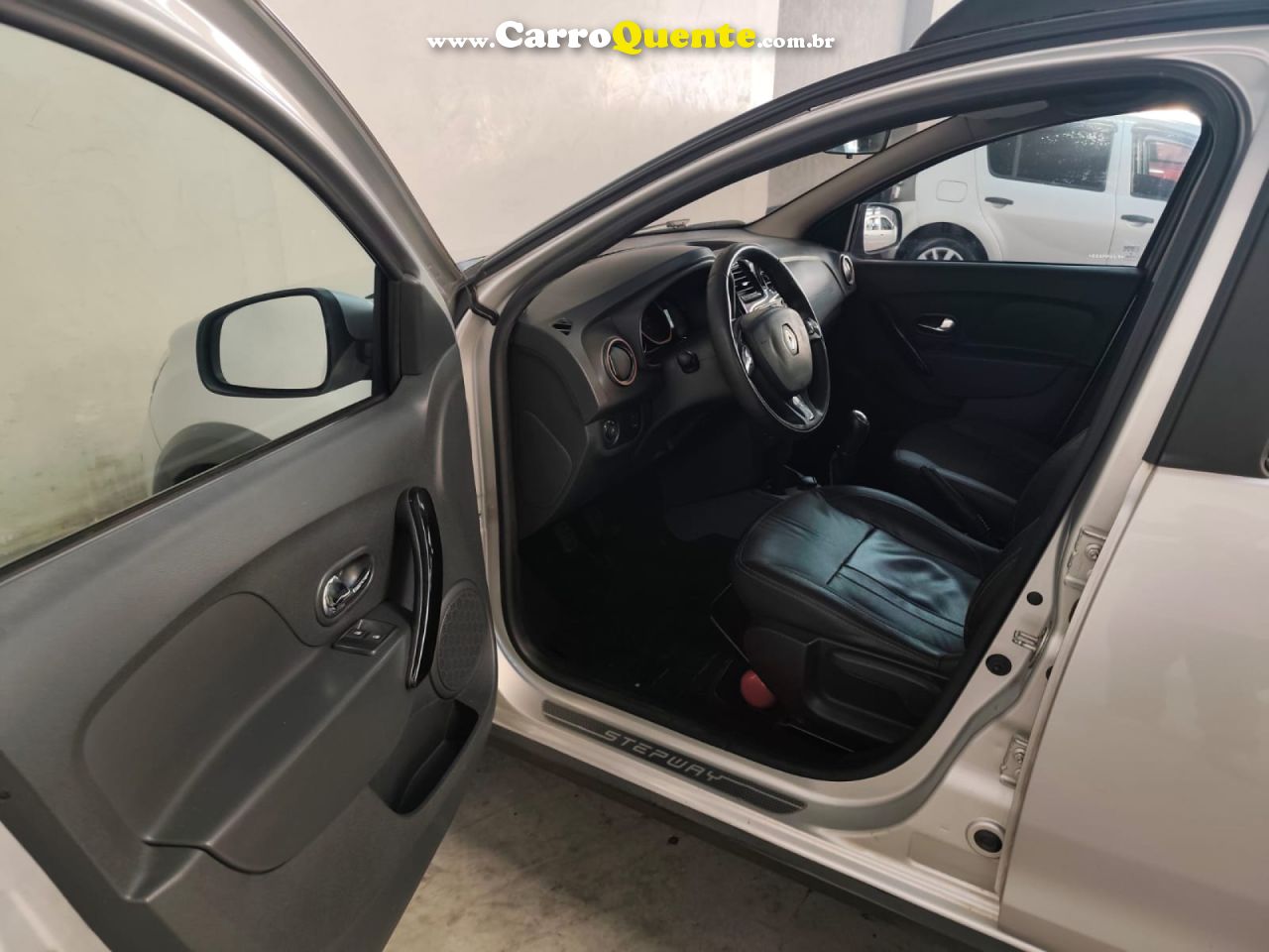 RENAULT   SANDERO STEPWAY HI-POWER 1.6 8V 5P   PRATA 2015 1.6 GASOLINA - Loja