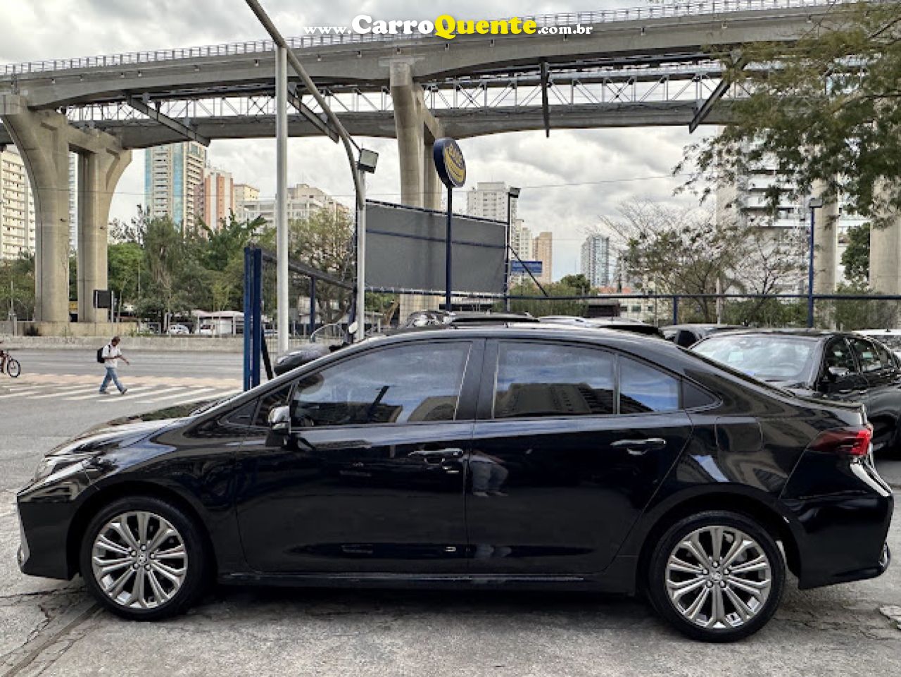 TOYOTA   COROLLA XEI 2.0 FLEX 16V AUT.   PRETO 2023 2.0 FLEX - Loja