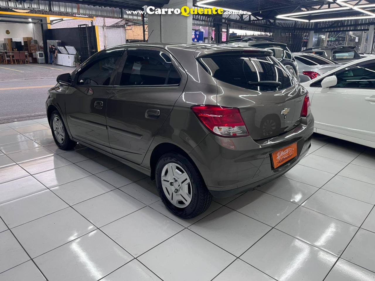 CHEVROLET   ONIX 1.0MT LT   CINZA 2014 1.0 FLEX - Loja