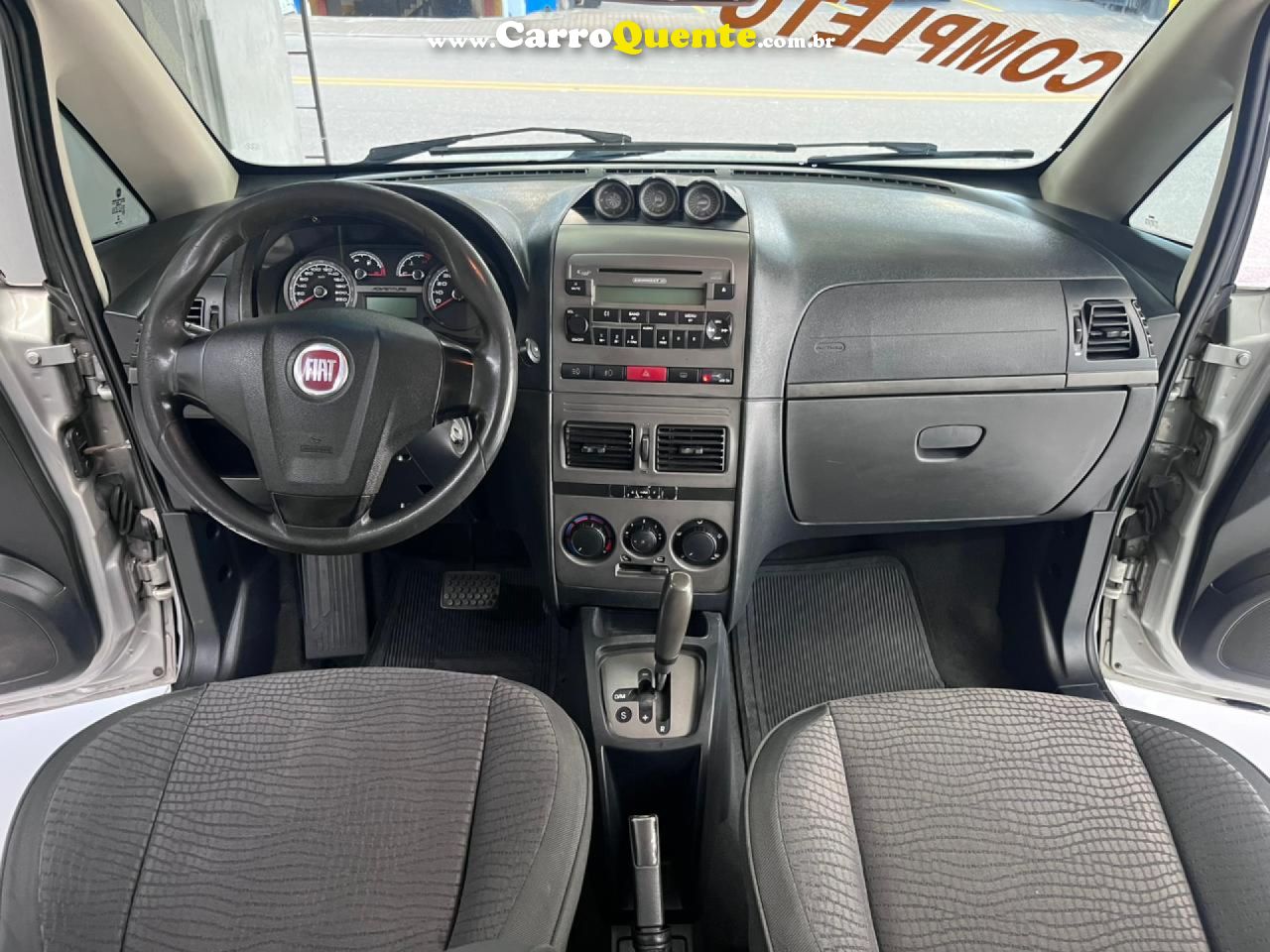 FIAT   IDEA ADVENTURE DUAL    PRATA 2011 1.8 FLEX - Loja
