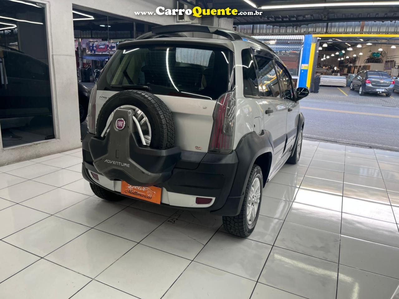 FIAT   IDEA ADVENTURE DUAL    PRATA 2011 1.8 FLEX - Loja