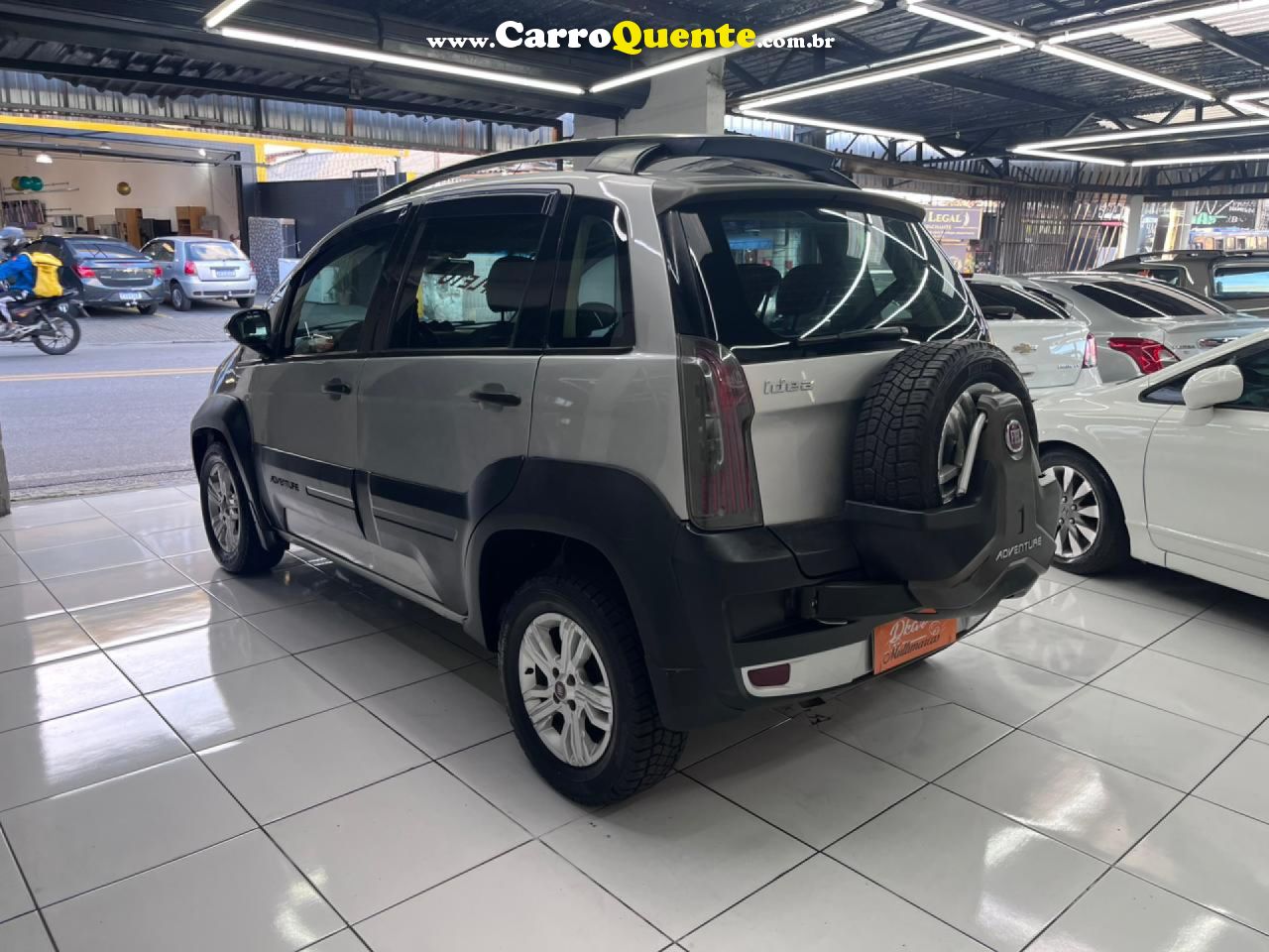 FIAT   IDEA ADVENTURE DUAL    PRATA 2011 1.8 FLEX - Loja