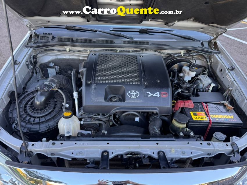 Toyota HILUX SW4 3.0 SRV 4X4 7 LUGARES 16V TURBO INTERCOOLER DIESEL 4P AUTOMÁTICO - Loja