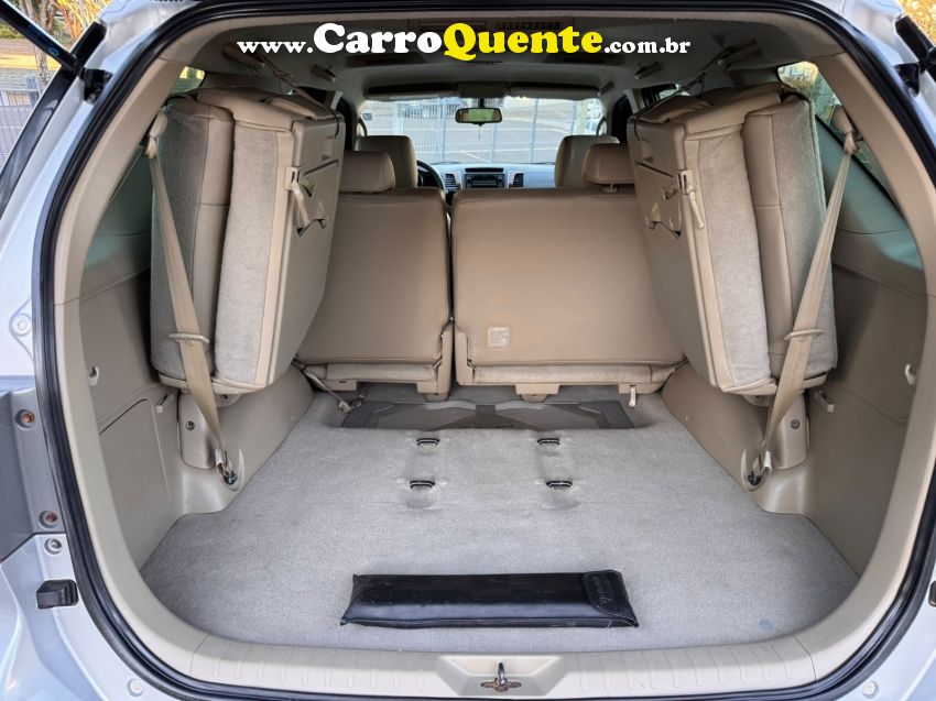 Toyota HILUX SW4 3.0 SRV 4X4 7 LUGARES 16V TURBO INTERCOOLER DIESEL 4P AUTOMÁTICO - Loja
