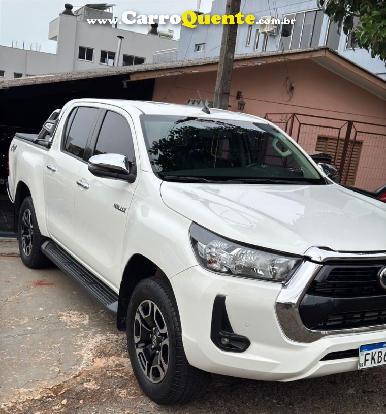 Toyota HILUX 2.8 D-4D TURBO DIESEL CD SRV 4X4 AUTOMÁTICO - Loja