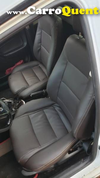 Saveiro CL  Summer 1.8 Mi e 1.8 2001/2001 VolksWagen - Loja
