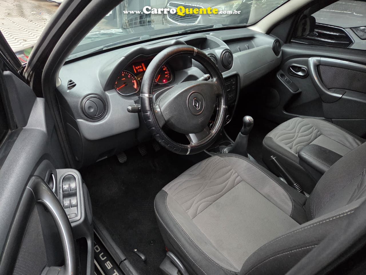 RENAULT DUSTER 2.0 DYNAMIQUE 4X2 16V 2013 - Loja