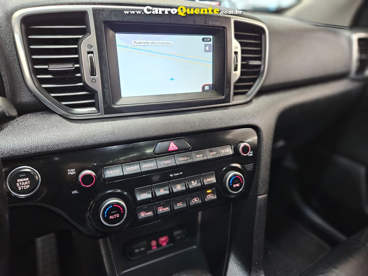 KIA SPORTAGE 2.0 EX FLEX * C/ TETO SOLAR * 2018 - Loja