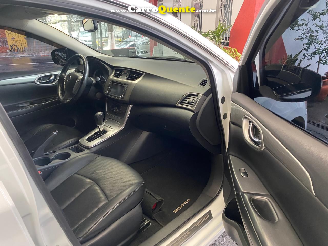 NISSAN   SENTRA SL 2.0 2.0 FLEX FUEL 16V AUT.   BRANCO 2015 2.0 FLEX - Loja