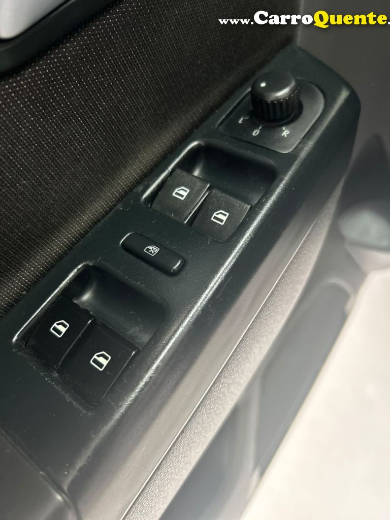 VOLKSWAGEN   FOX PRIMEHIGLI. 1.6 TOTAL FLEX 8V 5P   PRATA 2012 1.6 FLEX - Loja