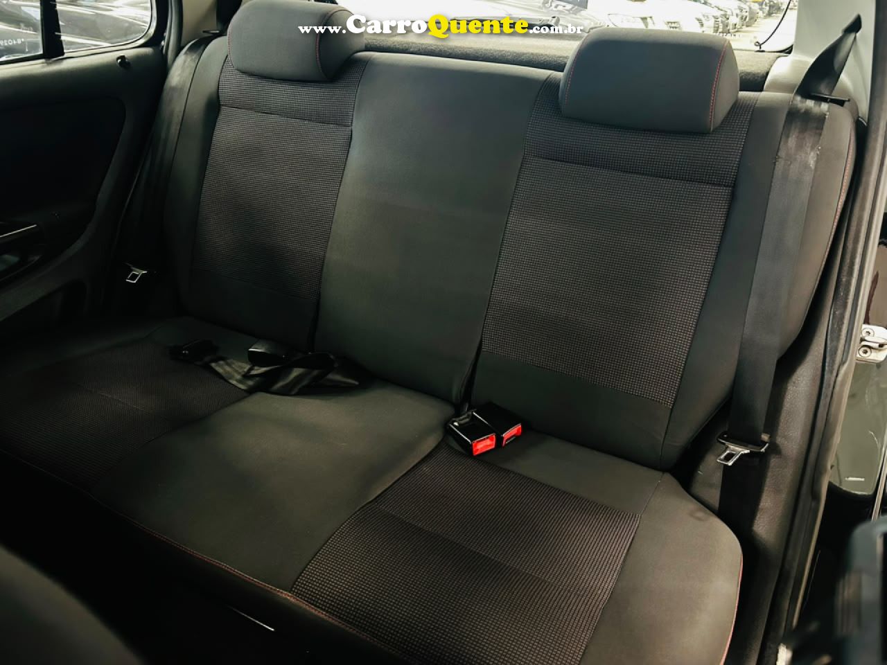 VOLKSWAGEN   FOX PRIMEHGHI. IMOTION 1.6 T.FLEX 8V 5P   PRETO 2011 1.6 GASOLINA - Loja