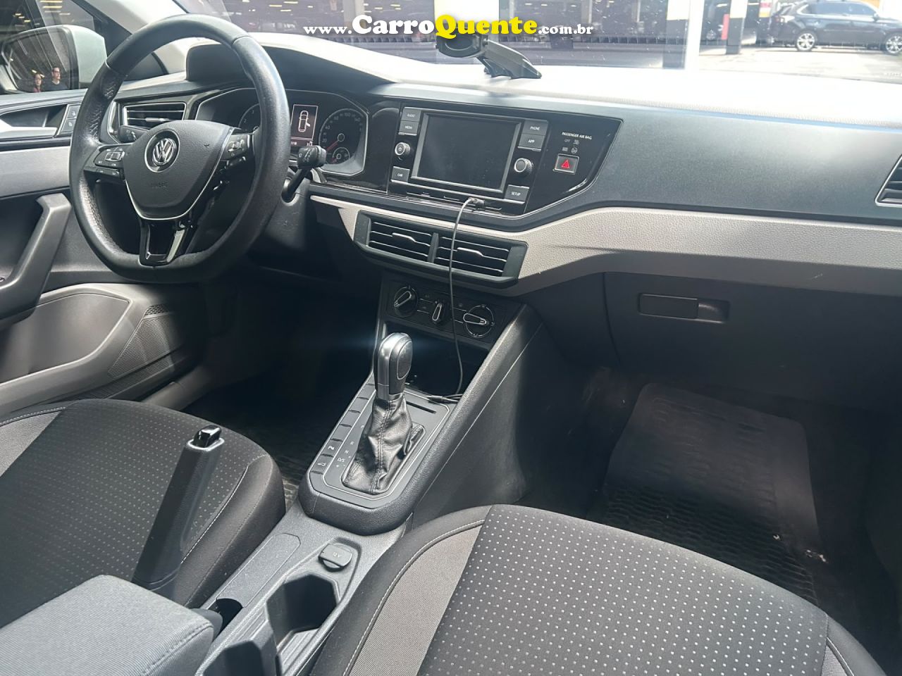VOLKSWAGEN   POLO COMFORT. 200 TSI 1.0 FLEX 12V AUT.   PRATA 2020 1.0 FLEX - Loja