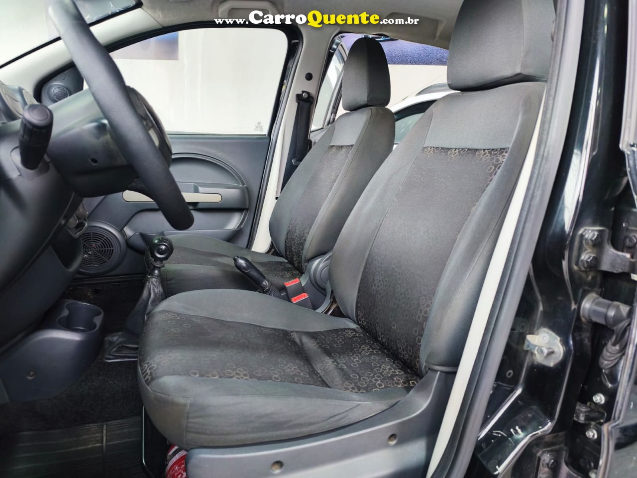 FIAT   UNO VIVACE CELEB. 1.0 EVO F.FLEX 8V 5P   PRETO 2012 1.0 GASOLINA - Loja