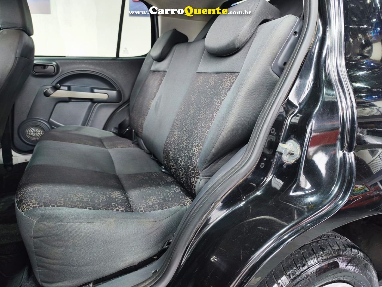 FIAT   UNO VIVACE CELEB. 1.0 EVO F.FLEX 8V 5P   PRETO 2012 1.0 GASOLINA - Loja