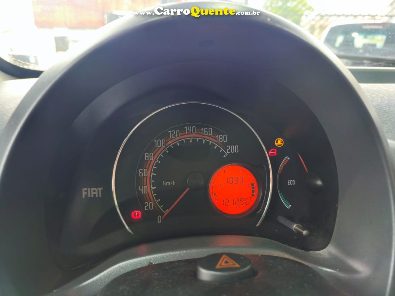 FIAT   UNO VIVACE CELEB. 1.0 EVO F.FLEX 8V 5P   PRETO 2012 1.0 GASOLINA - Loja