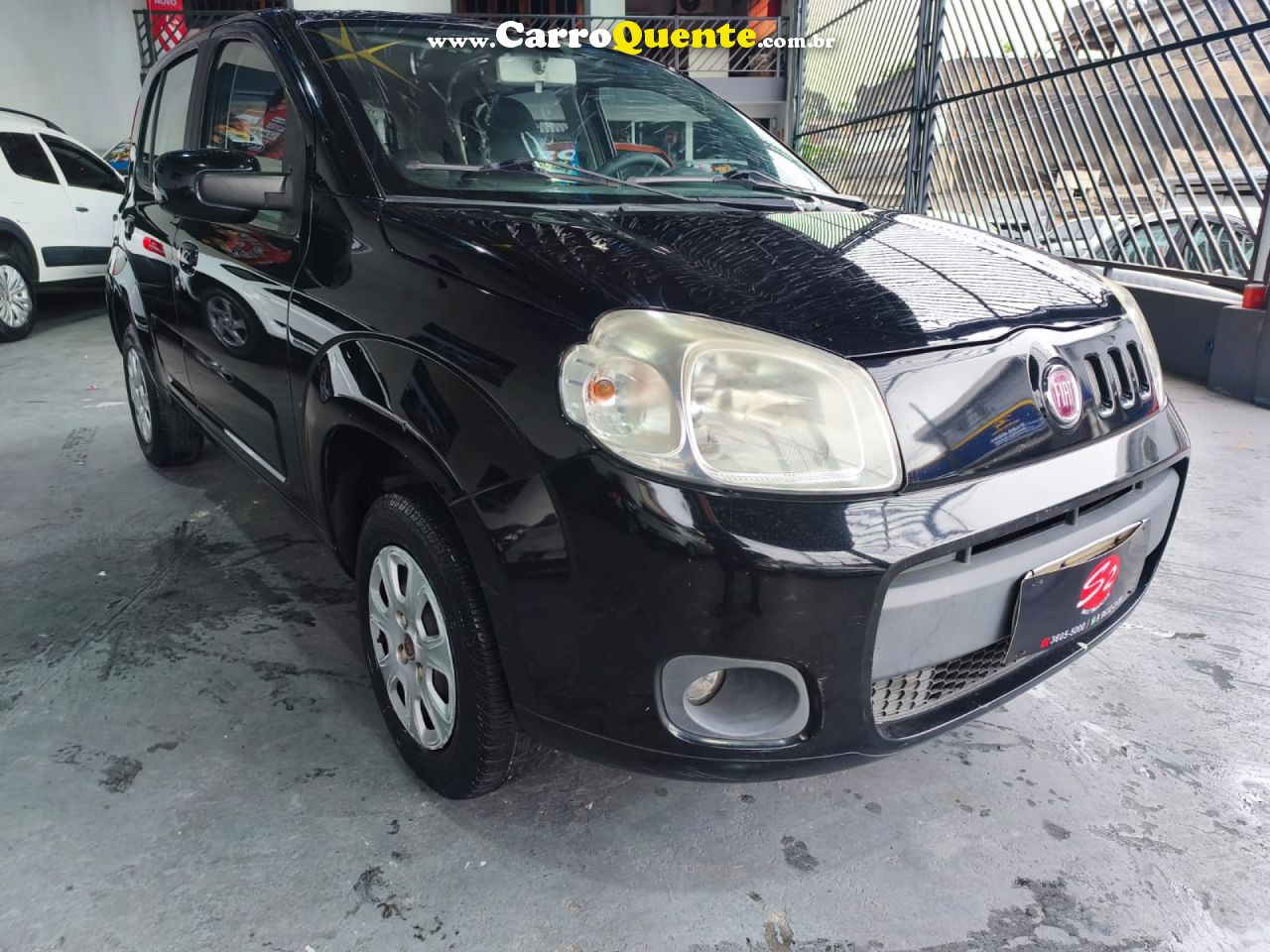 FIAT   UNO VIVACE CELEB. 1.0 EVO F.FLEX 8V 5P   PRETO 2012 1.0 GASOLINA - Loja