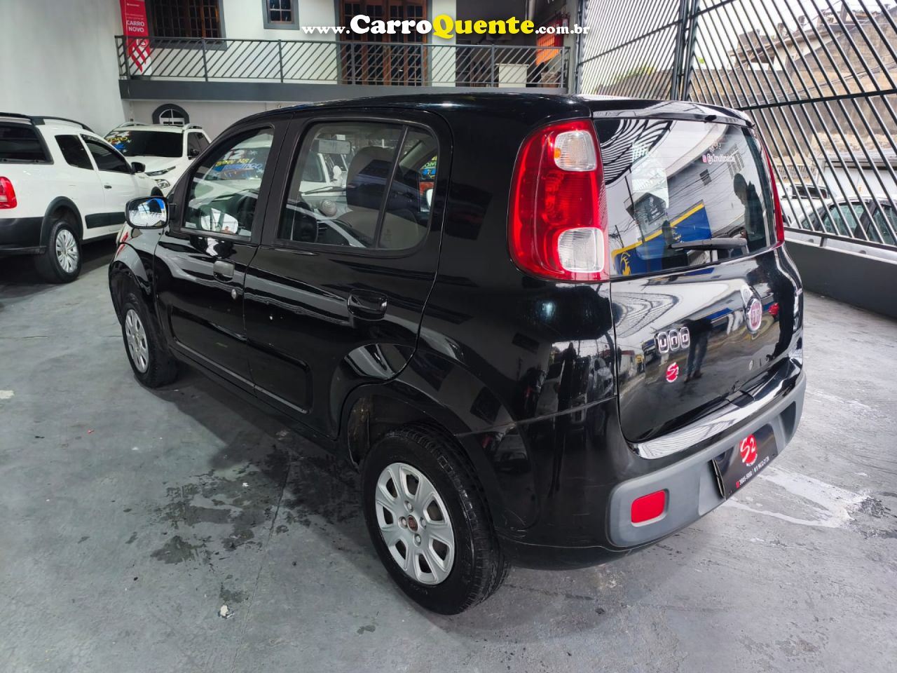 FIAT   UNO VIVACE CELEB. 1.0 EVO F.FLEX 8V 5P   PRETO 2012 1.0 GASOLINA - Loja