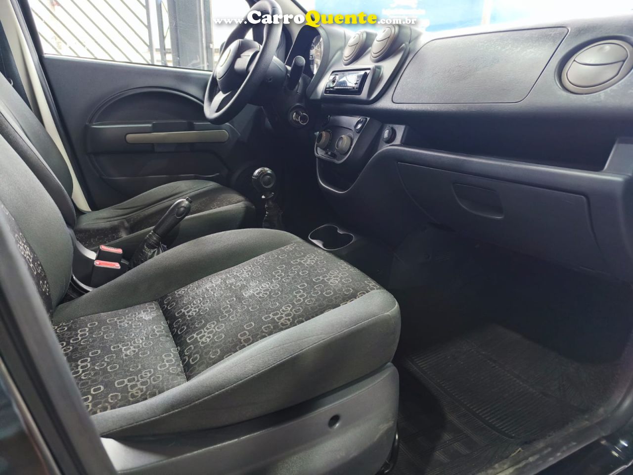 FIAT   UNO VIVACE CELEB. 1.0 EVO F.FLEX 8V 5P   PRETO 2012 1.0 GASOLINA - Loja
