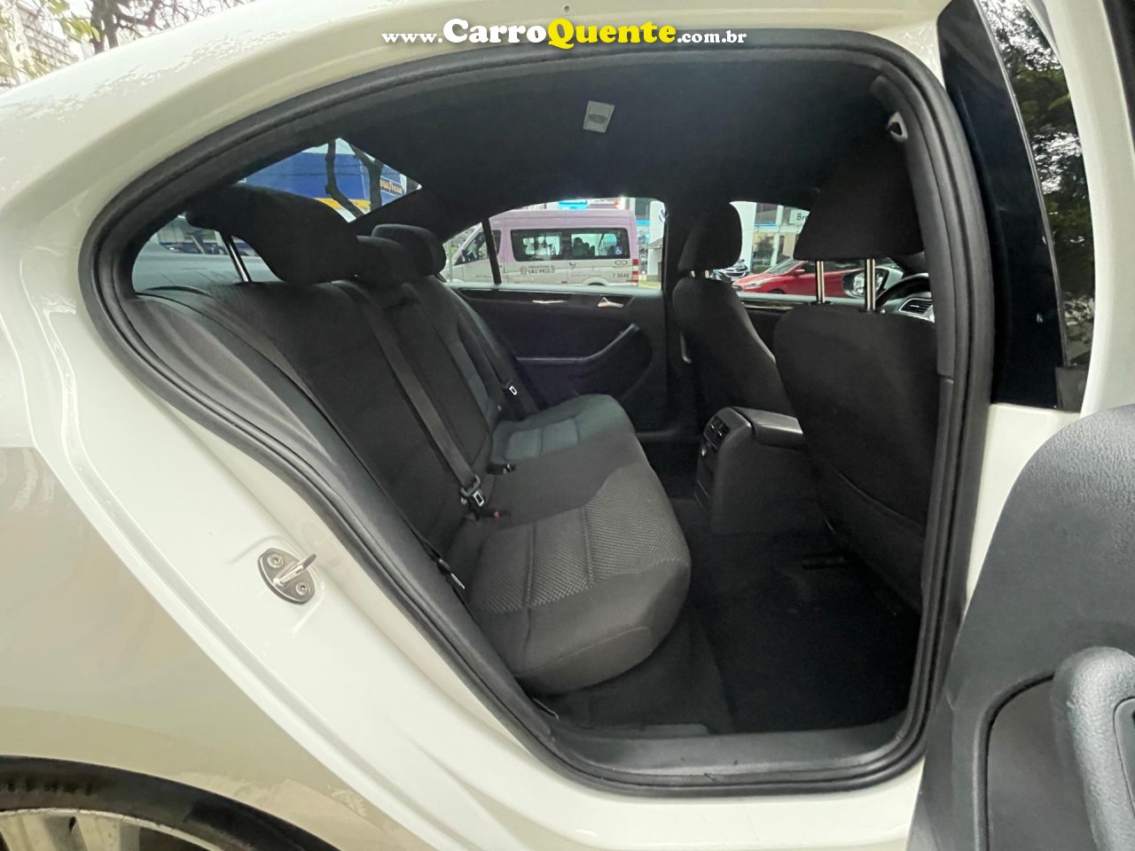 VOLKSWAGEN JETTA 2.0 COMFORTLINE 120CV 2015 - Loja