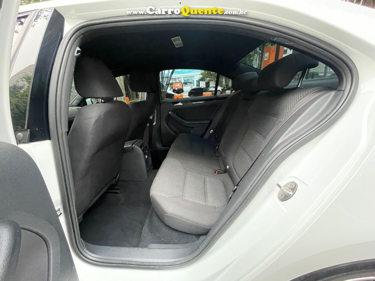VOLKSWAGEN JETTA 2.0 COMFORTLINE 120CV 2015 - Loja