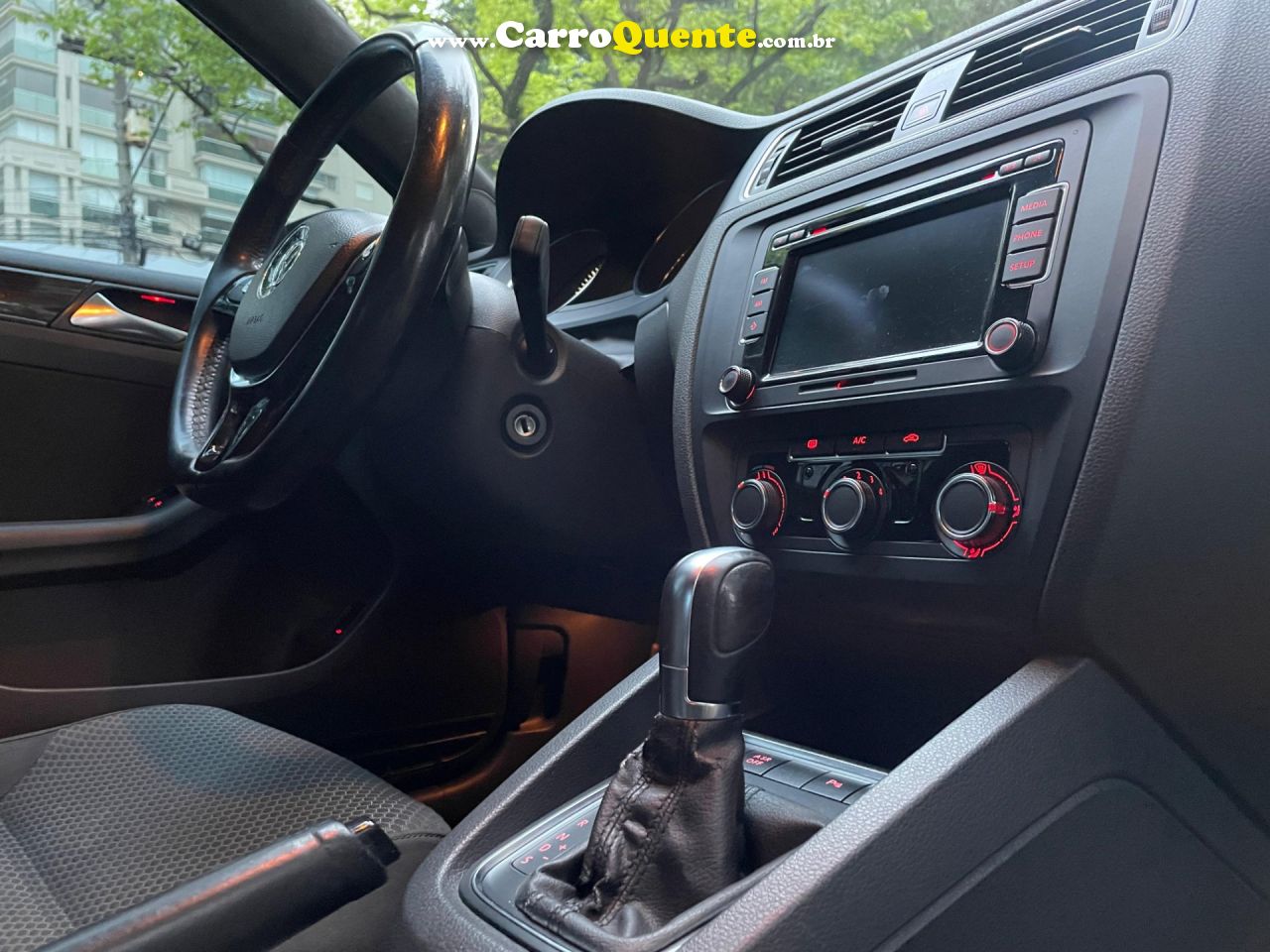 VOLKSWAGEN JETTA 2.0 COMFORTLINE 120CV 2015 - Loja