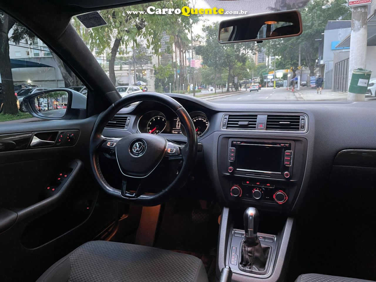 VOLKSWAGEN JETTA 2.0 COMFORTLINE 120CV 2015 - Loja