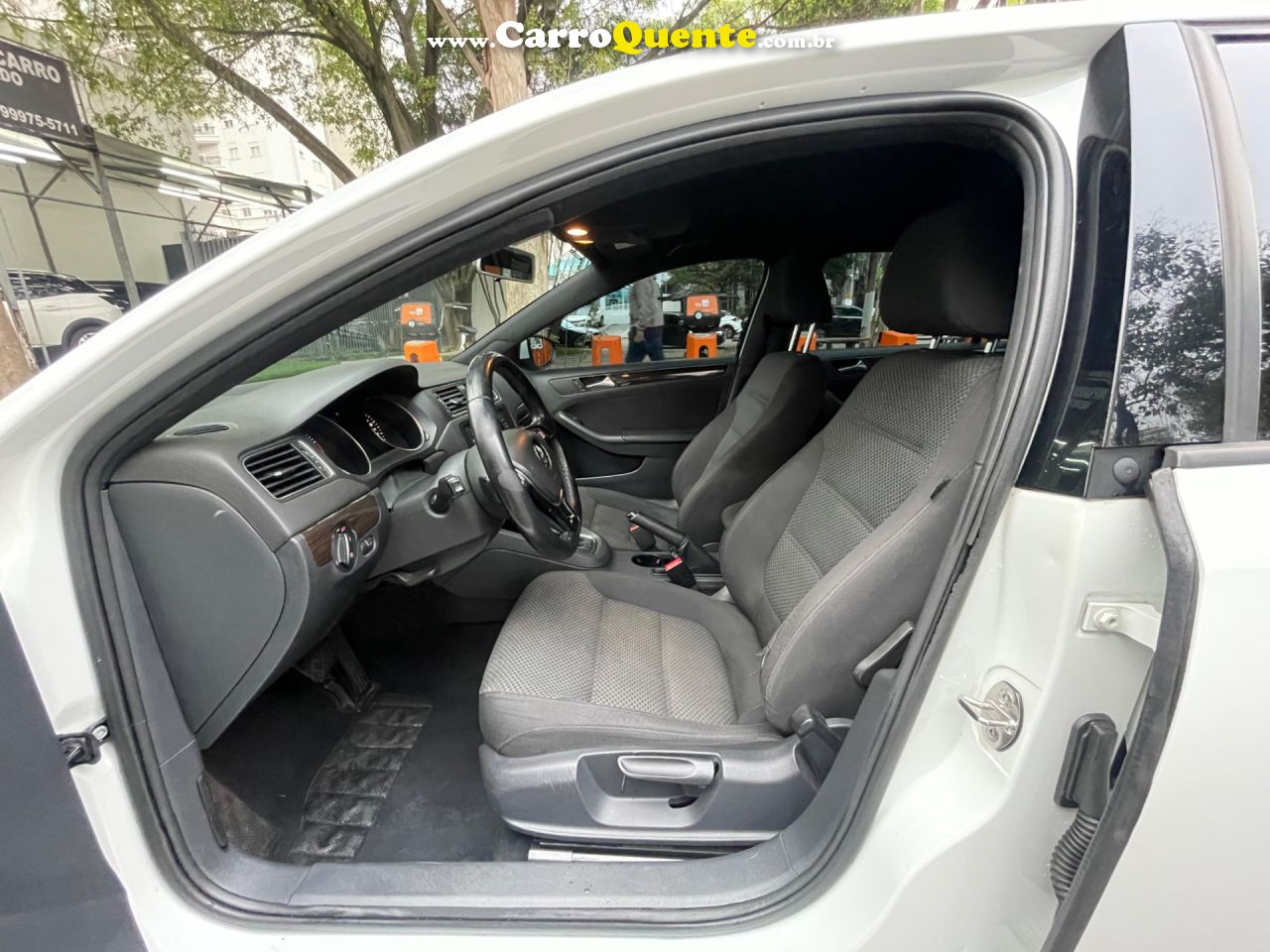 VOLKSWAGEN JETTA 2.0 COMFORTLINE 120CV 2015 - Loja