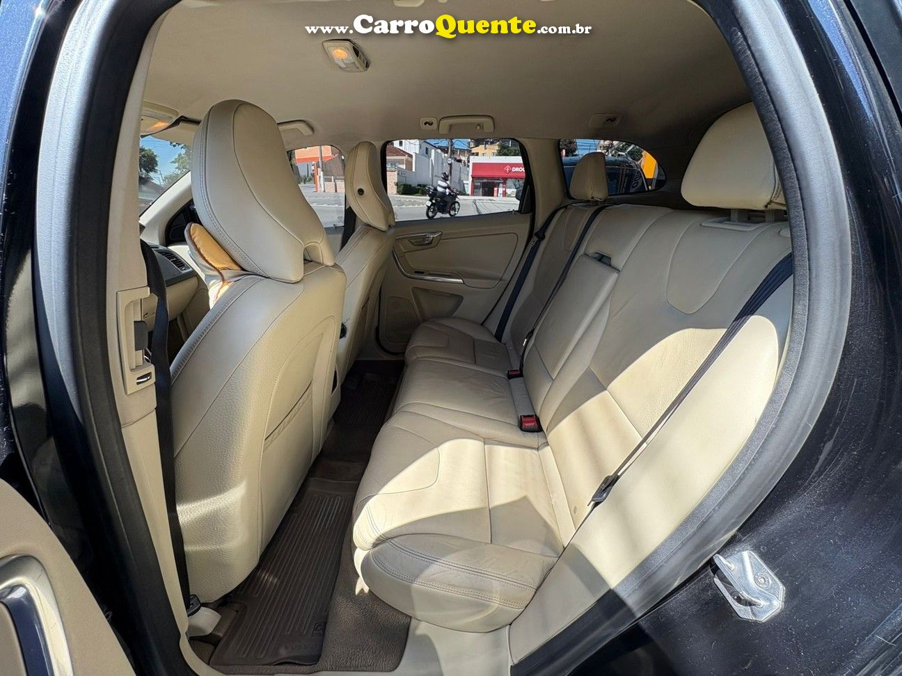 VOLVO XC60 2.0 T5 COMFORT FWD TURBO 2014 - Loja