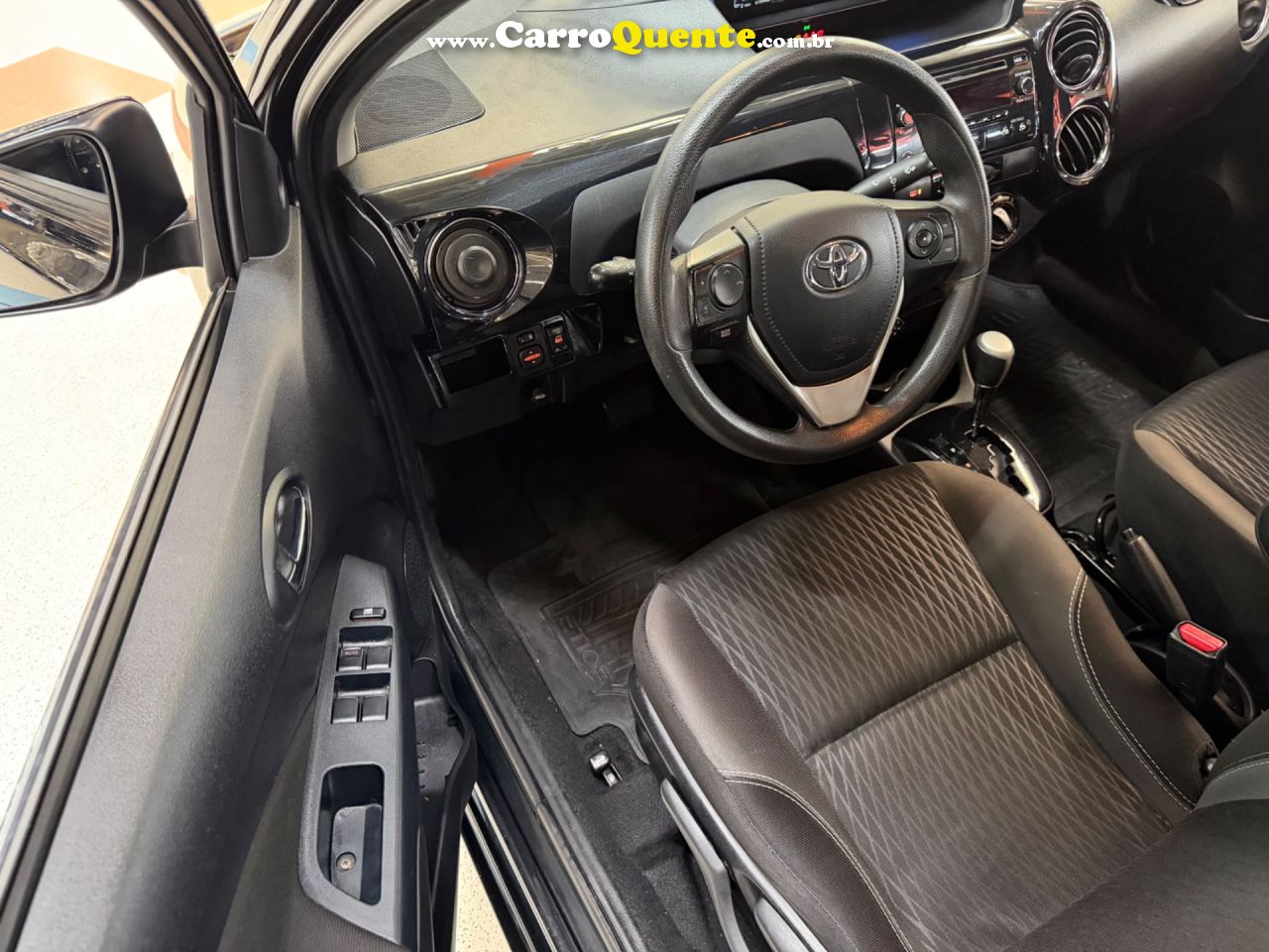TOYOTA ETIOS 1.5 XS SEDAN 16V 2017 - Loja