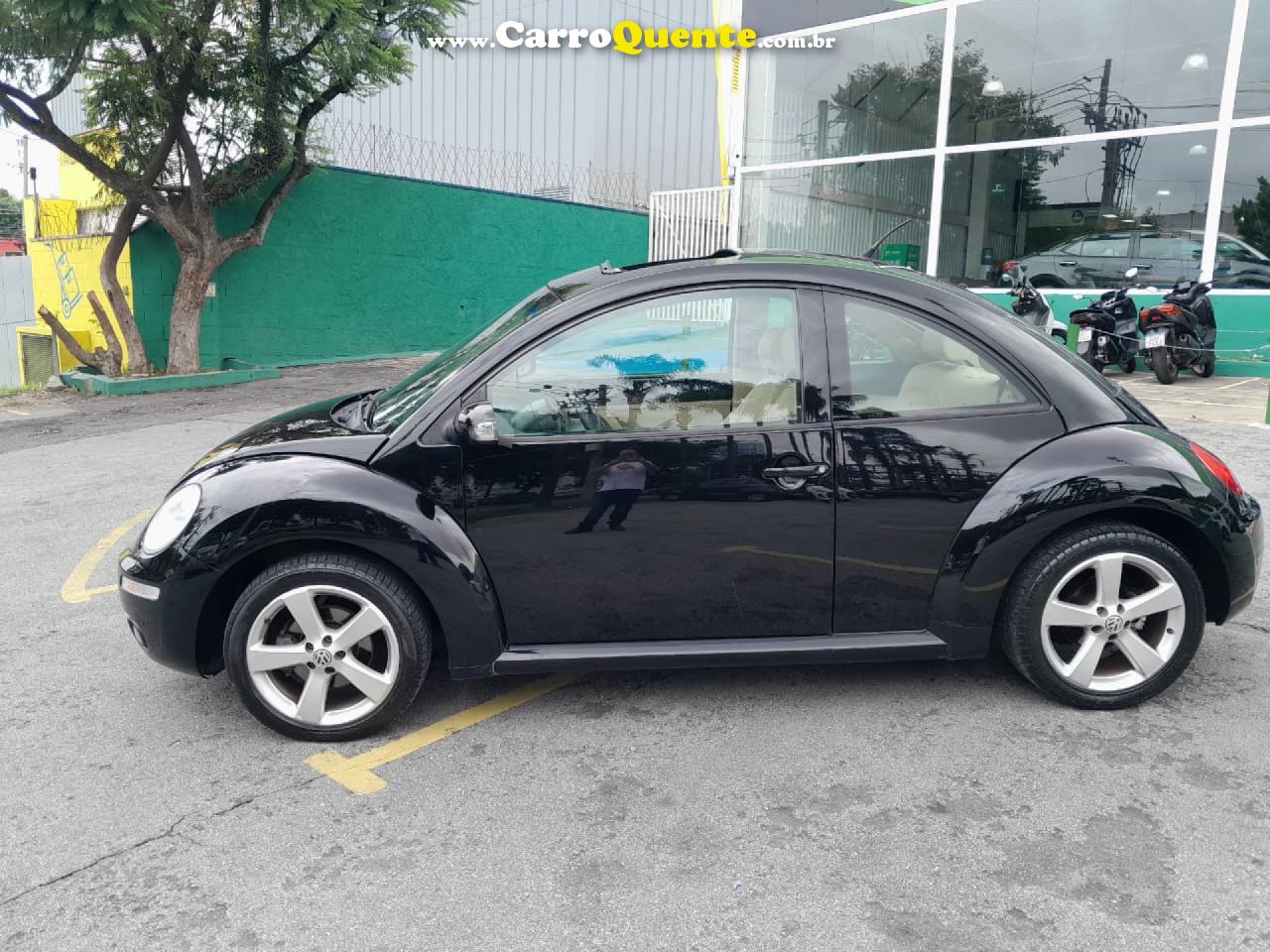 VOLKSWAGEN   NEW BEETLE 2.0 MI MEC.AUT.   PRETO 2010 2.0 GASOLINA - Loja