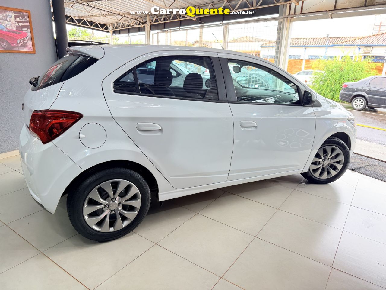 CHEVROLET   ONIX HATCH LT 1.4 8V FLEXPOWER 5P MEC.   BRANCO 2017 1.4 FLEX - Loja