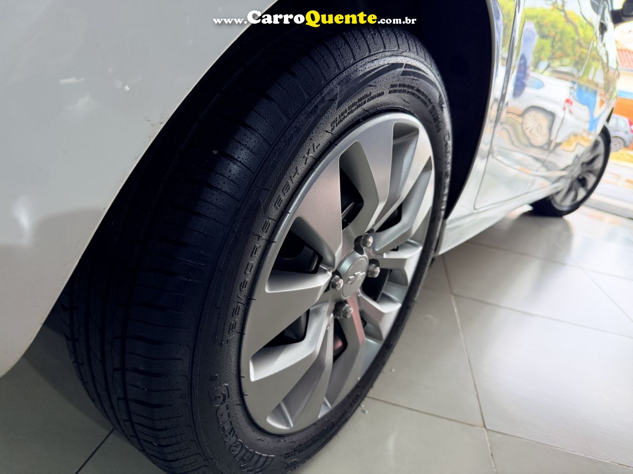 CHEVROLET   ONIX HATCH LT 1.4 8V FLEXPOWER 5P MEC.   BRANCO 2017 1.4 FLEX - Loja