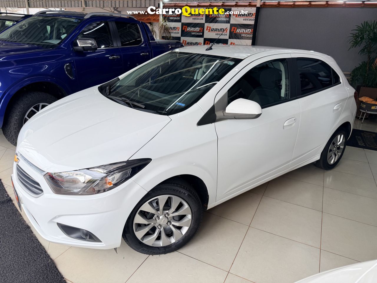 CHEVROLET   ONIX HATCH LT 1.4 8V FLEXPOWER 5P MEC.   BRANCO 2017 1.4 FLEX - Loja