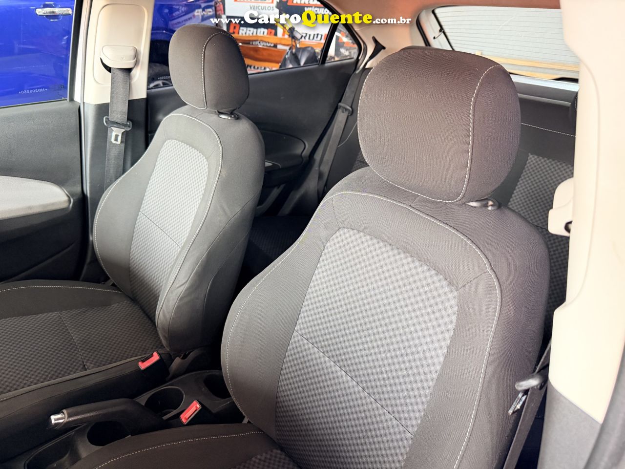 CHEVROLET   ONIX HATCH LT 1.4 8V FLEXPOWER 5P MEC.   BRANCO 2017 1.4 FLEX - Loja
