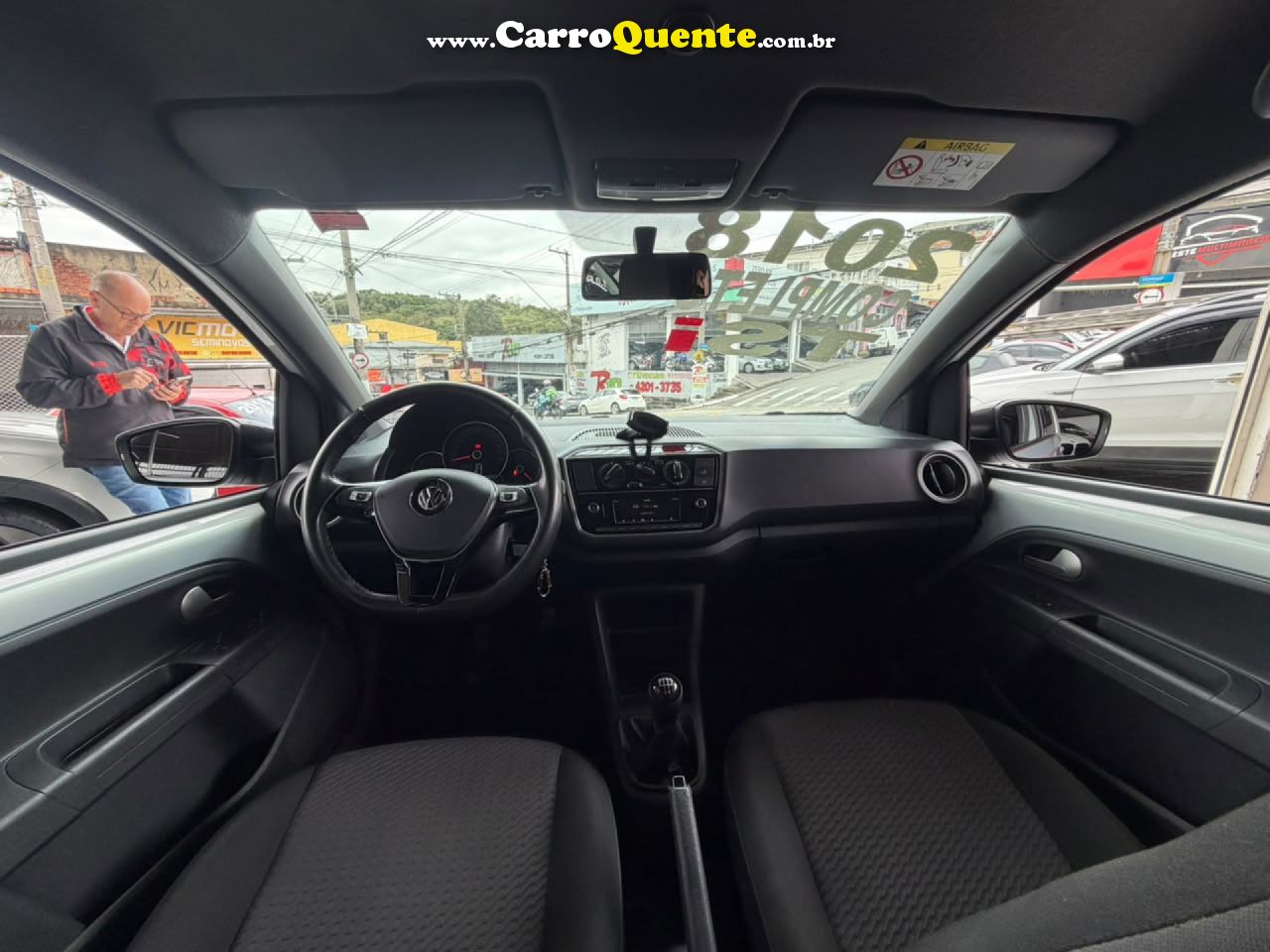 VOLKSWAGEN   UP! MOVE 1.0 TSI TOTAL FLEX 12V 5P   PRATA 2018 1.0 FLEX - Loja