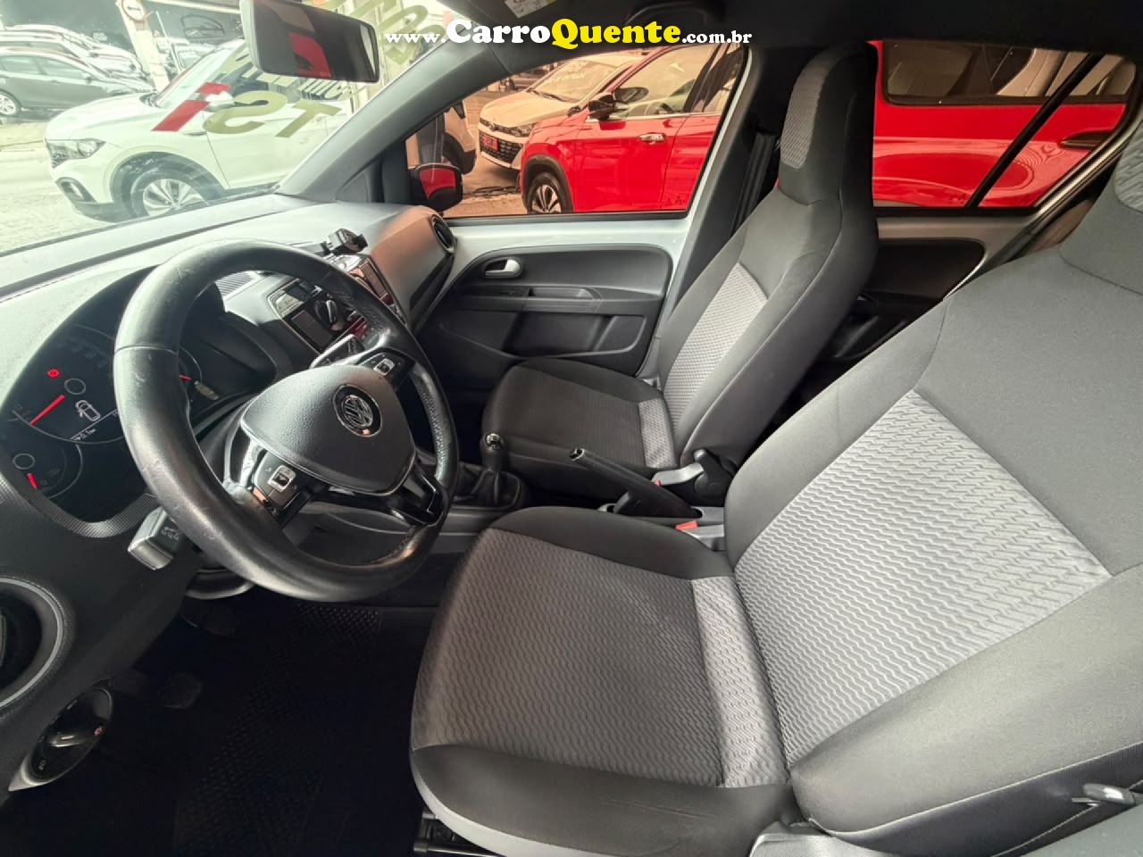 VOLKSWAGEN   UP! MOVE 1.0 TSI TOTAL FLEX 12V 5P   PRATA 2018 1.0 FLEX - Loja
