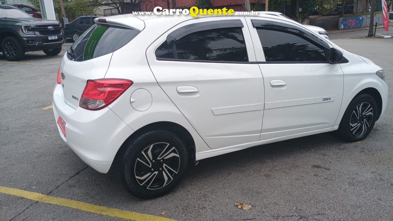 CHEVROLET   ONIX HATCH LT 1.0 8V FLEXPOWER 5P MEC.   BRANCO 2015 1.0 FLEX - Loja