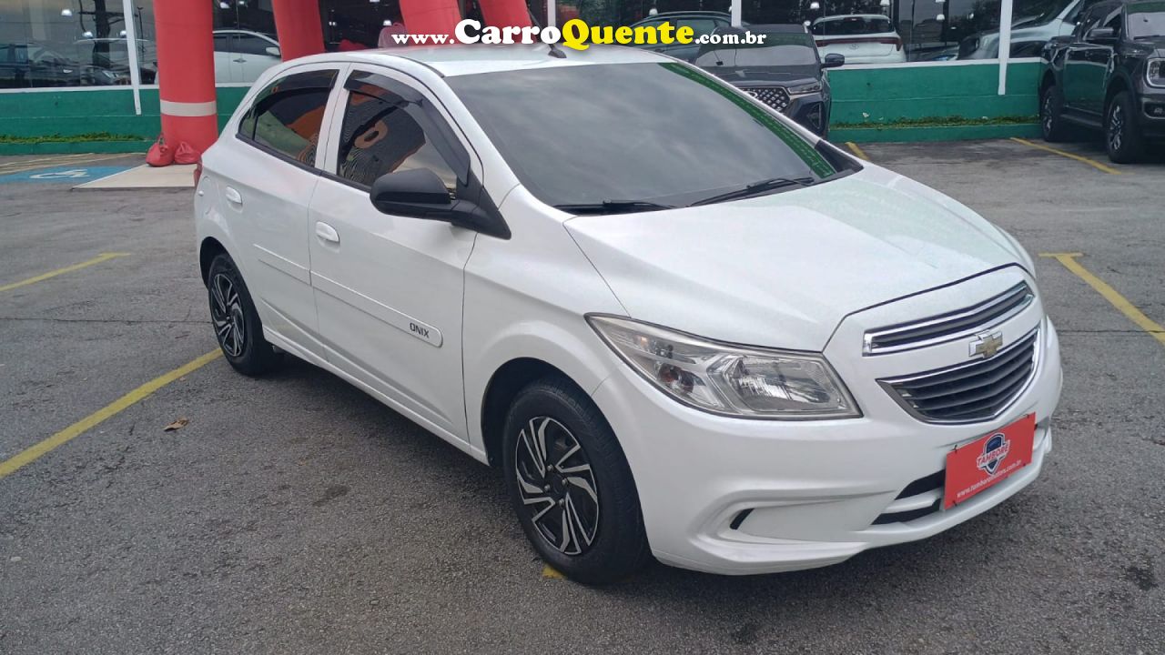 CHEVROLET   ONIX HATCH LT 1.0 8V FLEXPOWER 5P MEC.   BRANCO 2015 1.0 FLEX - Loja