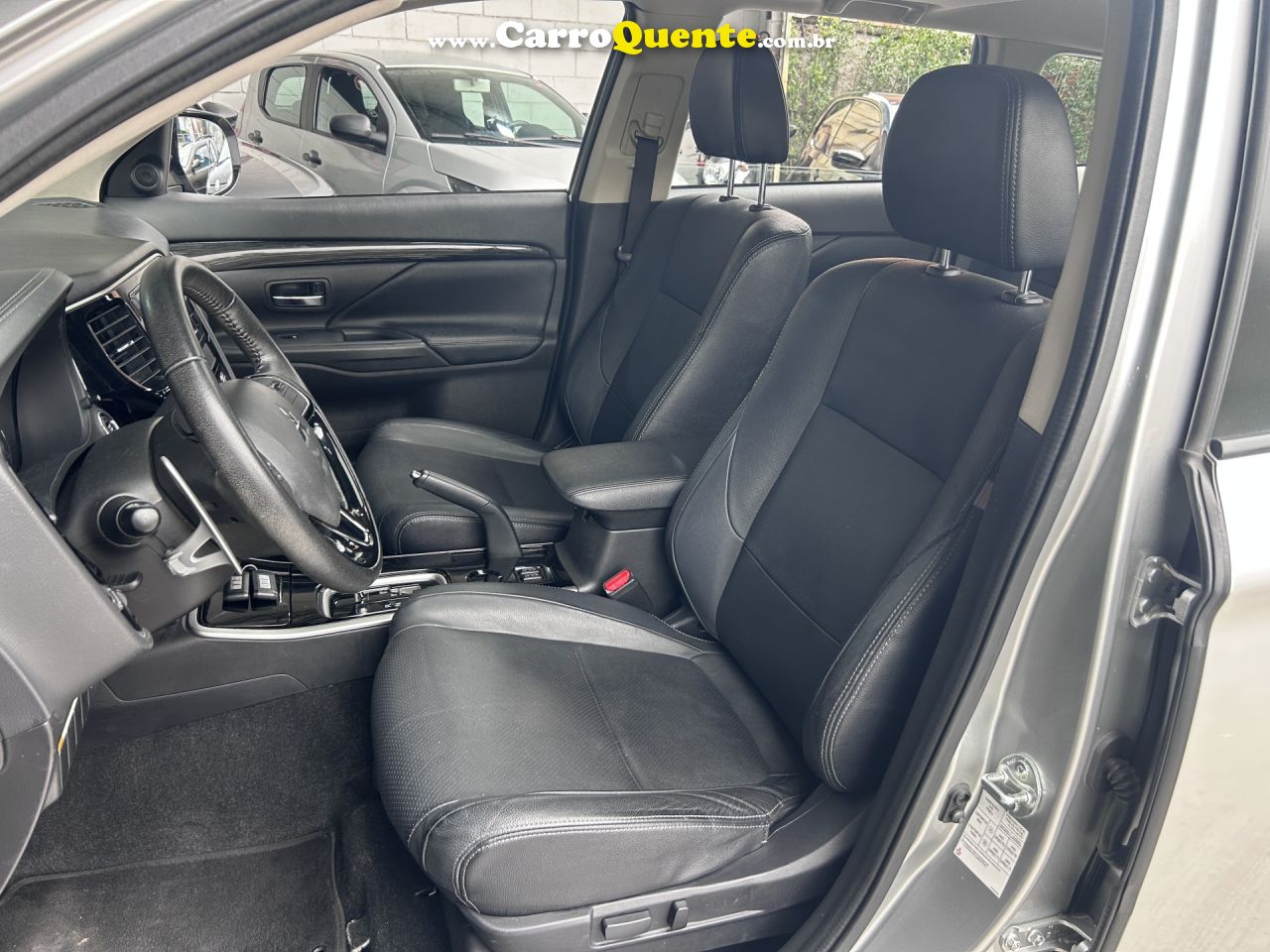 MITSUBISHI   OUTLANDER COMFORT 2.0 16V AUT.   PRATA 2018 2.0 GASOLINA - Loja