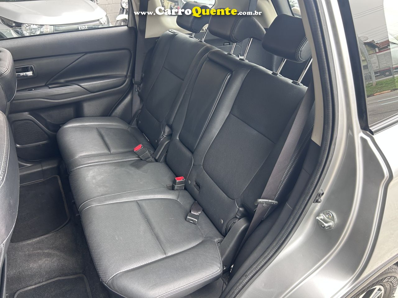 MITSUBISHI   OUTLANDER COMFORT 2.0 16V AUT.   PRATA 2018 2.0 GASOLINA - Loja