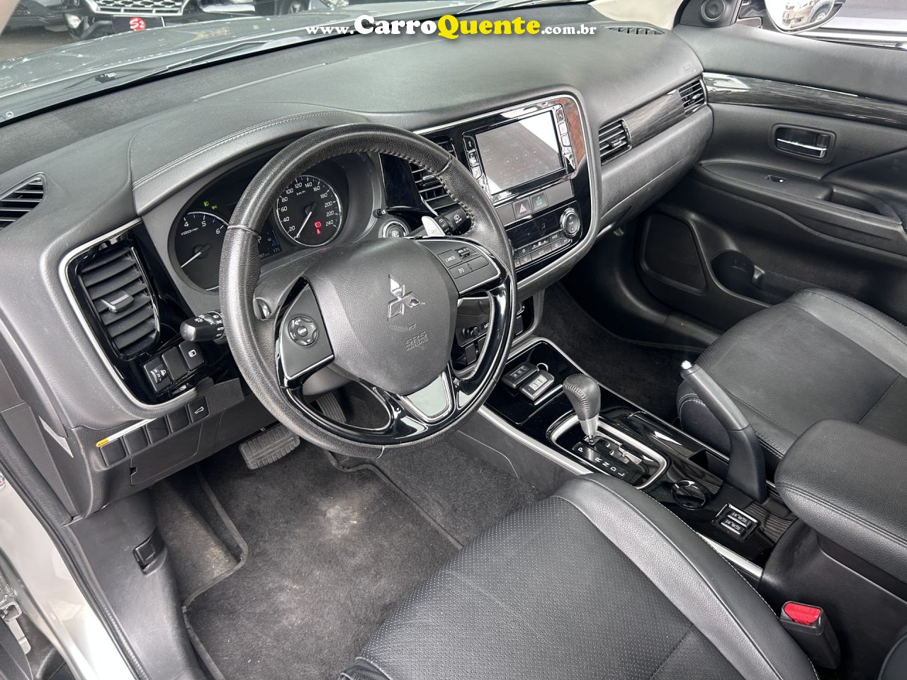 MITSUBISHI   OUTLANDER COMFORT 2.0 16V AUT.   PRATA 2018 2.0 GASOLINA - Loja