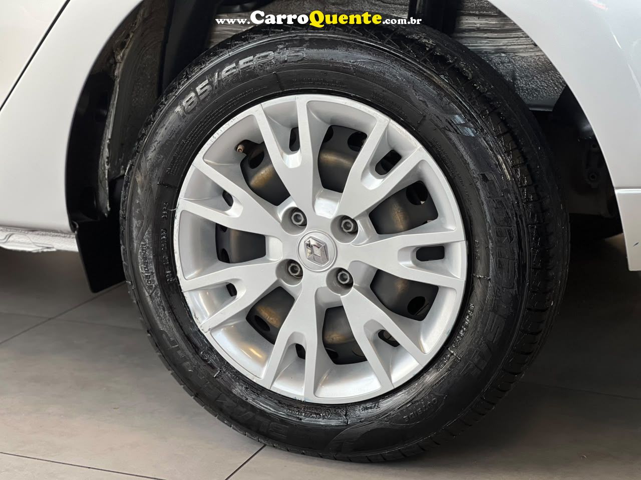 RENAULT LOGAN 1.0 12V SCE ZEN 2021 - Loja