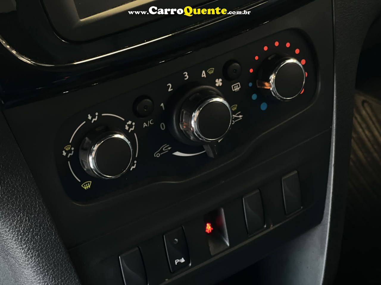 RENAULT LOGAN 1.0 12V SCE ZEN 2021 - Loja