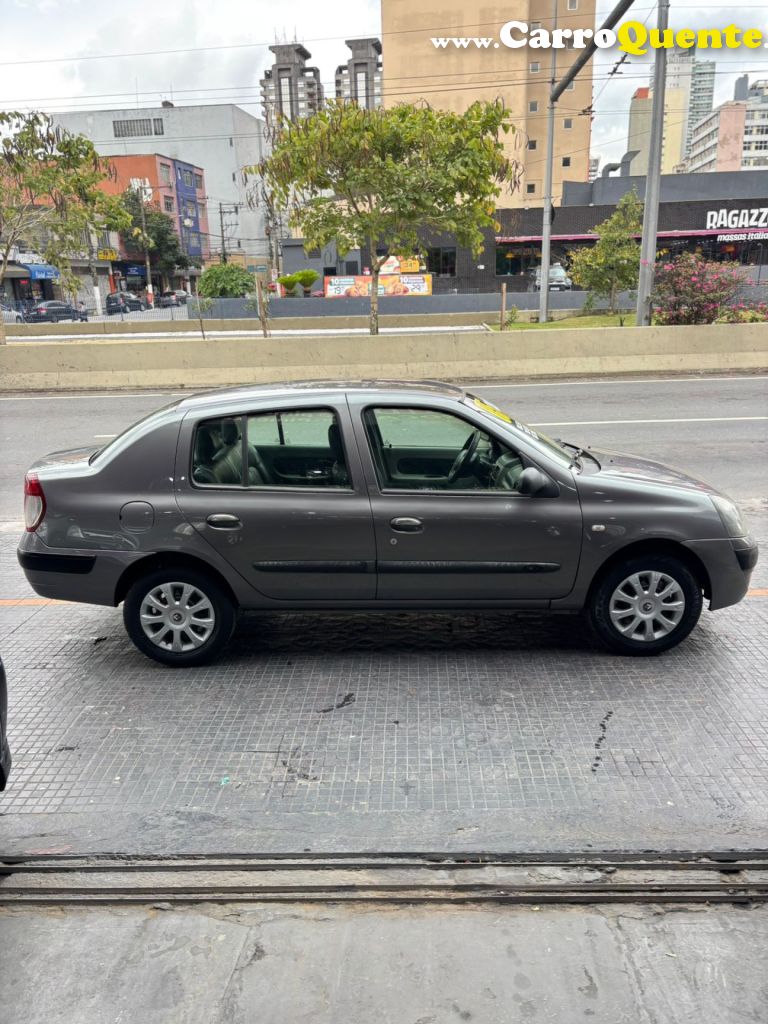 RENAULT   CLIO SED. AUTHENTIQUE HI-FLEX 1.6 16V 4P   CINZA 2005 1.6 GASOLINA - Loja